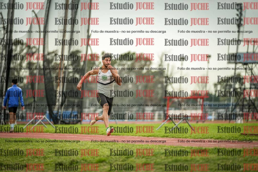 Fotos del salto en largo de varones
