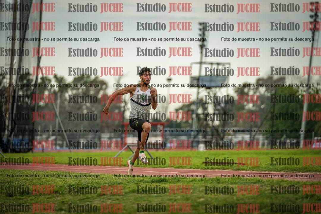 Fotos del salto en largo de varones