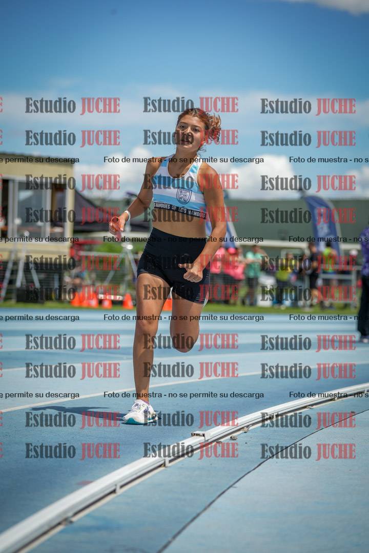 Fotos durante el transcurso de los relevos 20' para running teams - serie 1