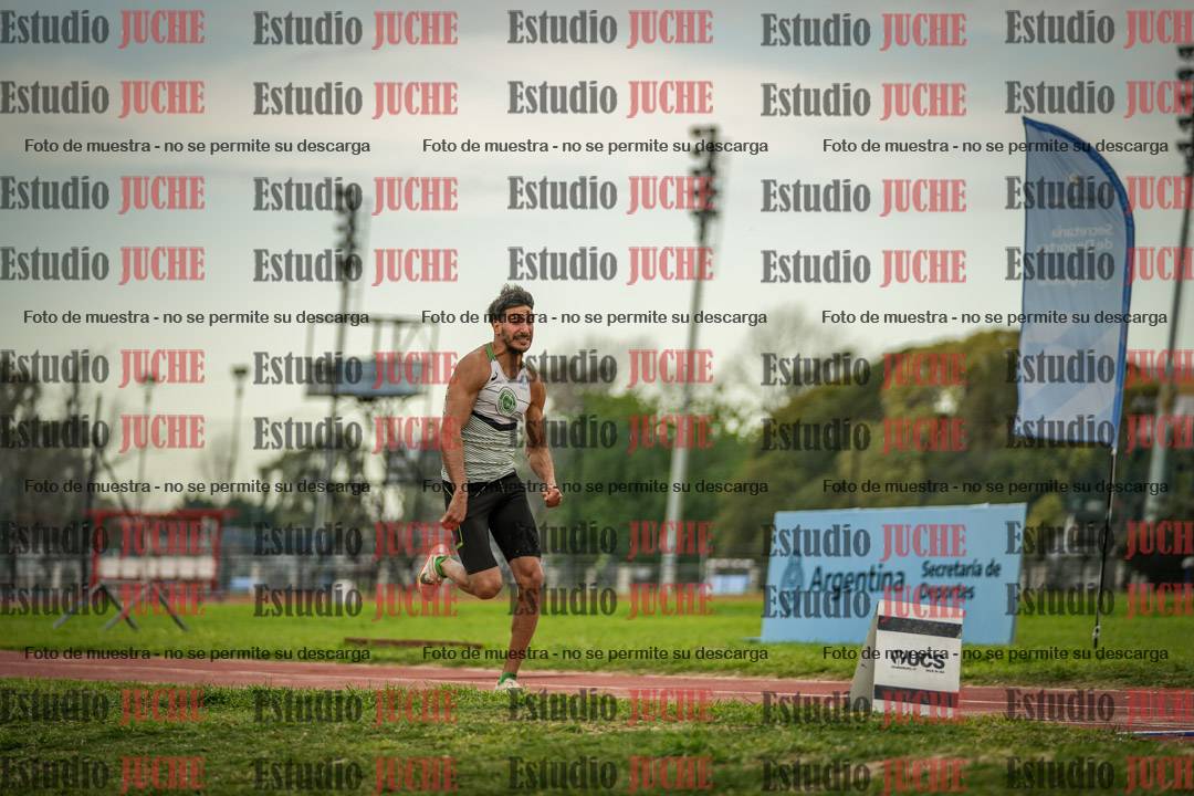 Fotos del salto en largo de varones