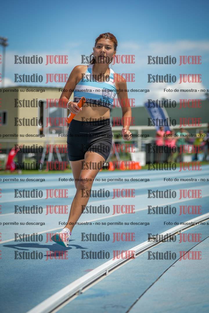 Fotos durante el transcurso de los relevos 20' para running teams - serie 1