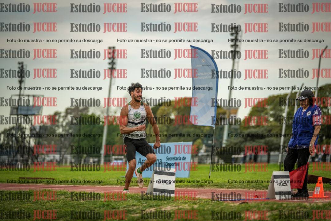 Fotos del salto en largo de varones