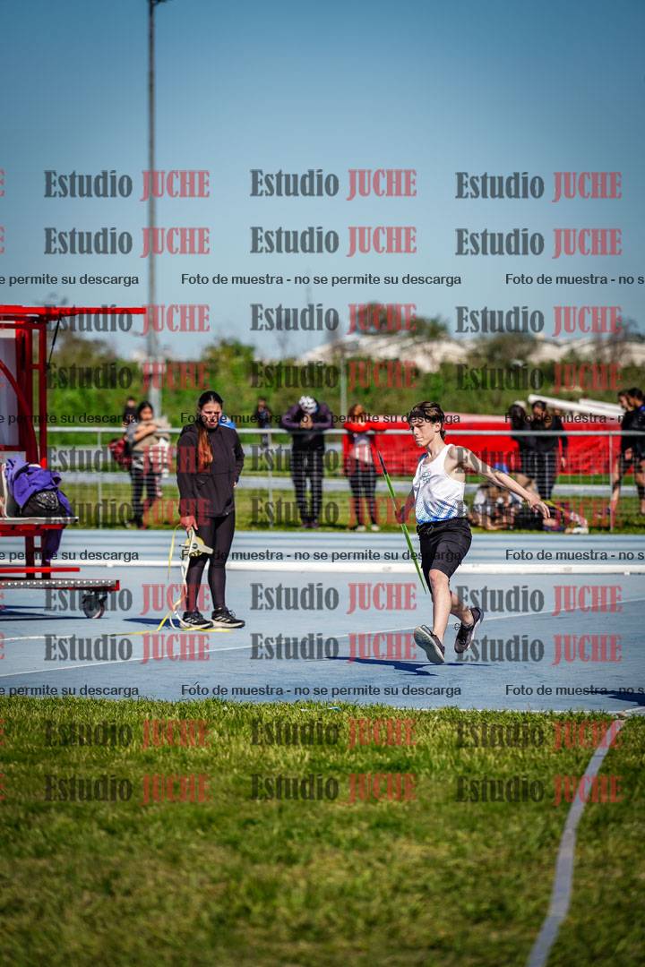 Fotos del lanzamiento de jabalina de mujeres y varones - U15