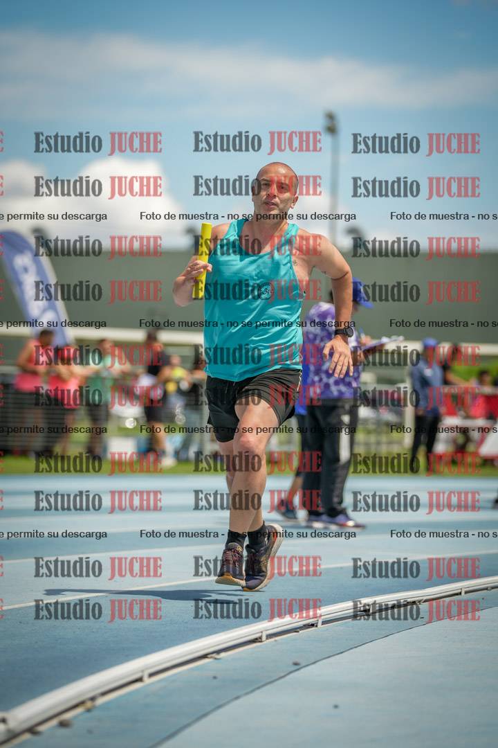 Fotos durante el transcurso de los relevos 20' para running teams - serie 1