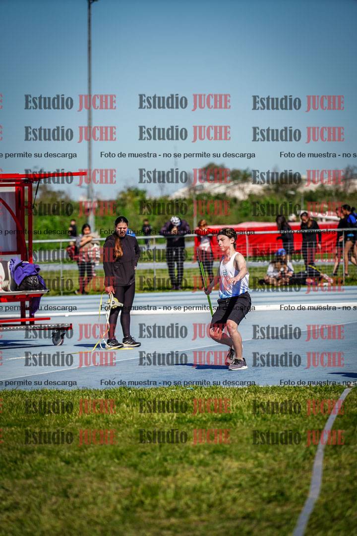 Fotos del lanzamiento de jabalina de mujeres y varones - U15
