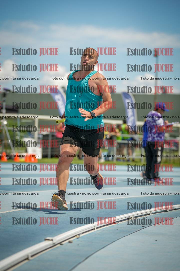 Fotos durante el transcurso de los relevos 20' para running teams - serie 1
