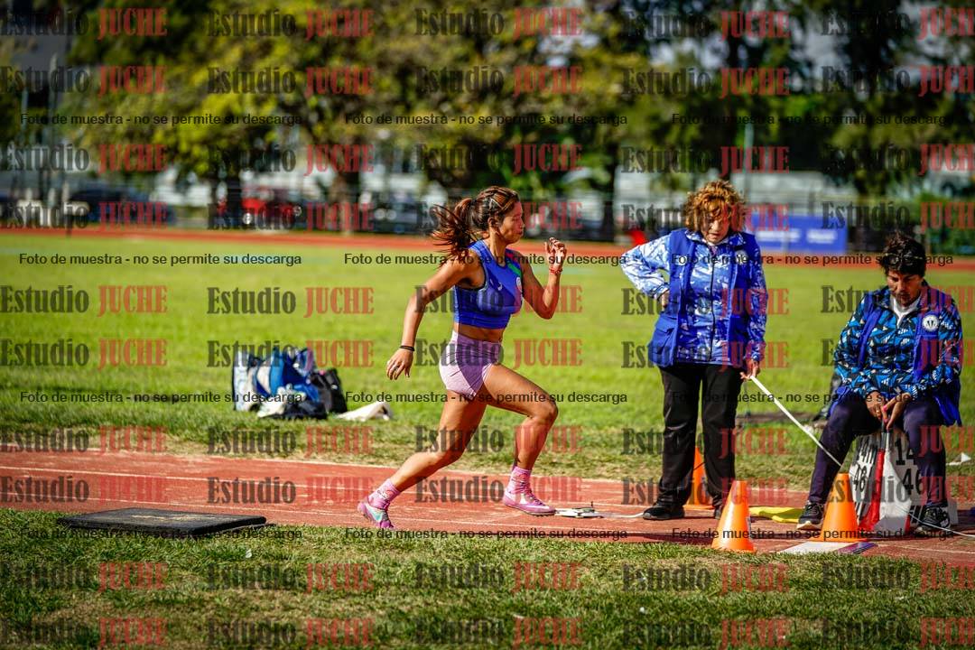 Fotos del salto en largo de mujeres