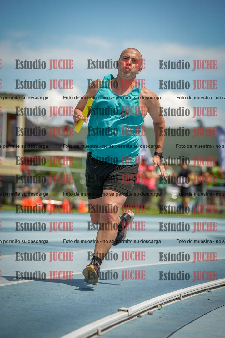 Fotos durante el transcurso de los relevos 20' para running teams - serie 1