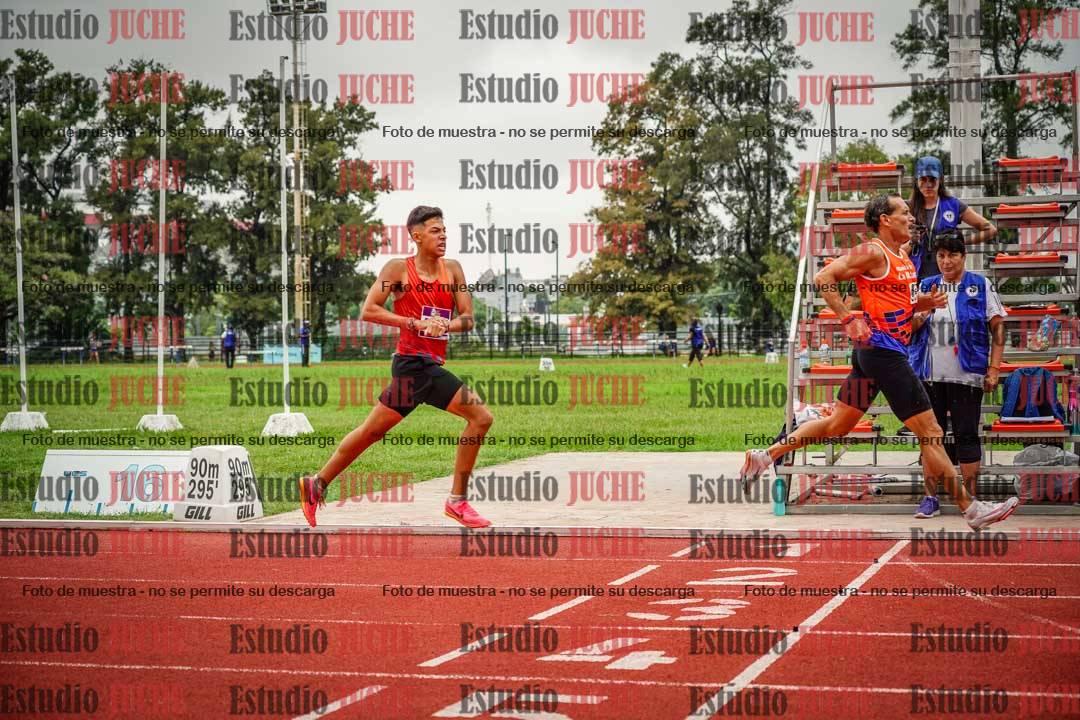 Fotos de los 800 m llanos de varones