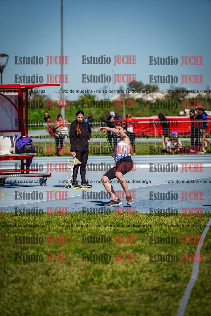 Fotos del lanzamiento de jabalina de mujeres y varones - U15