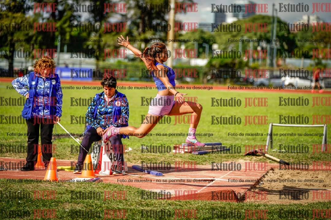 Fotos del salto en largo de mujeres