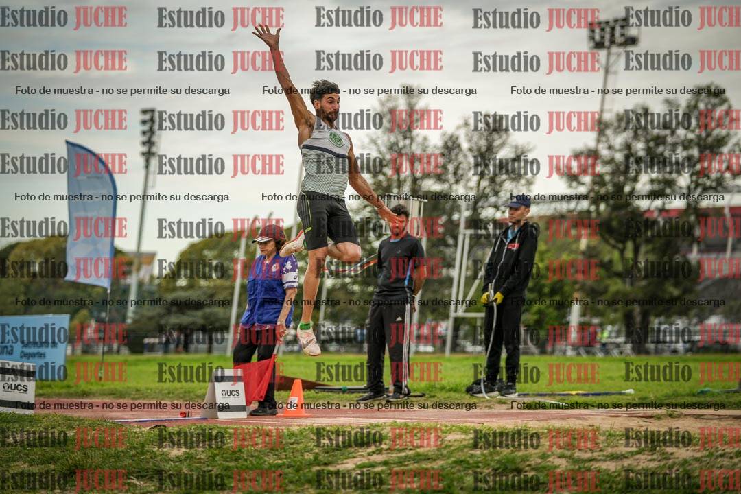 Fotos del salto en largo de varones