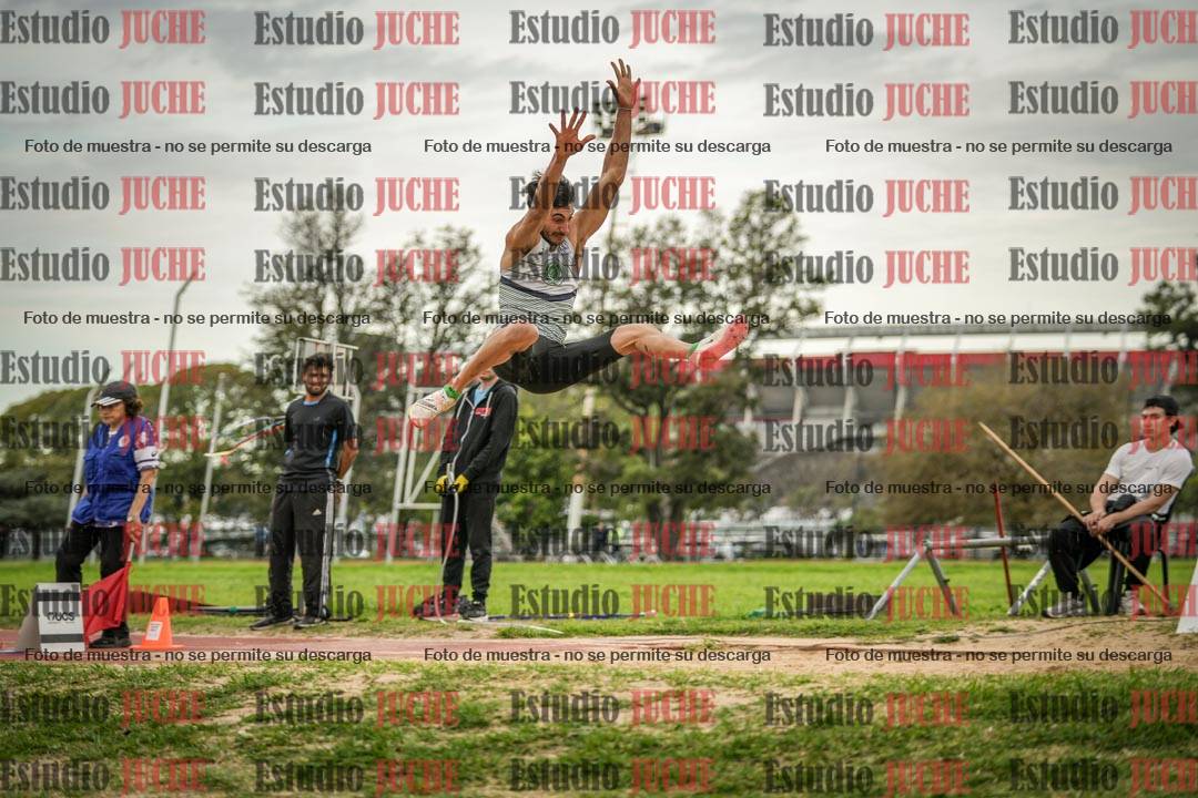 Fotos del salto en largo de varones