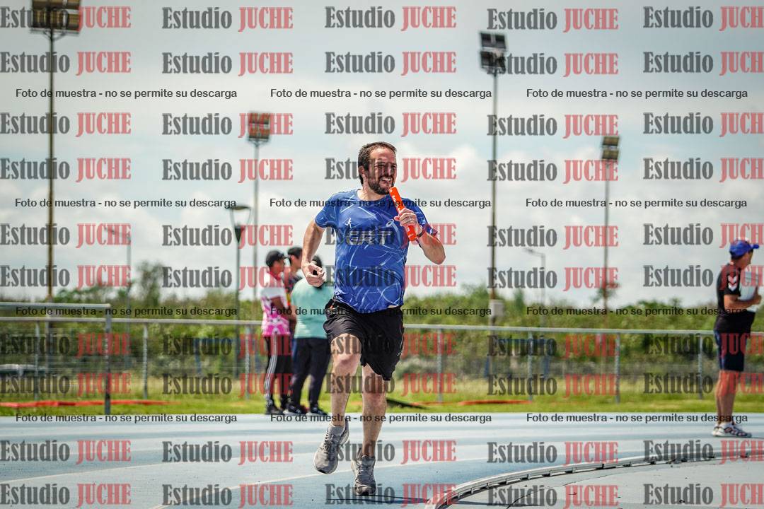 Fotos durante el transcurso de los relevos 20' para running teams - serie 1