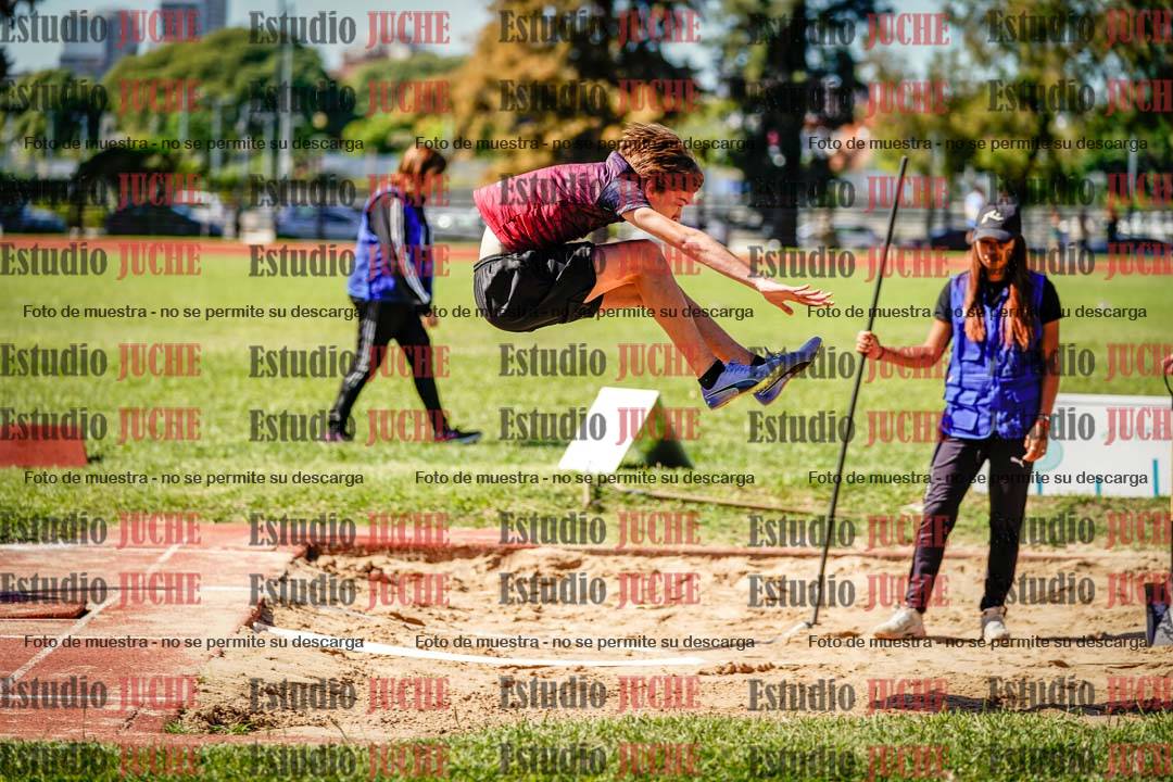Fotos del salto en largo de varones