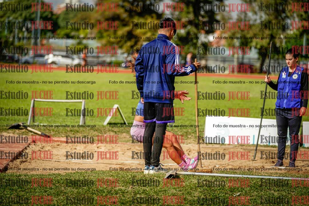 Fotos del salto en largo de mujeres