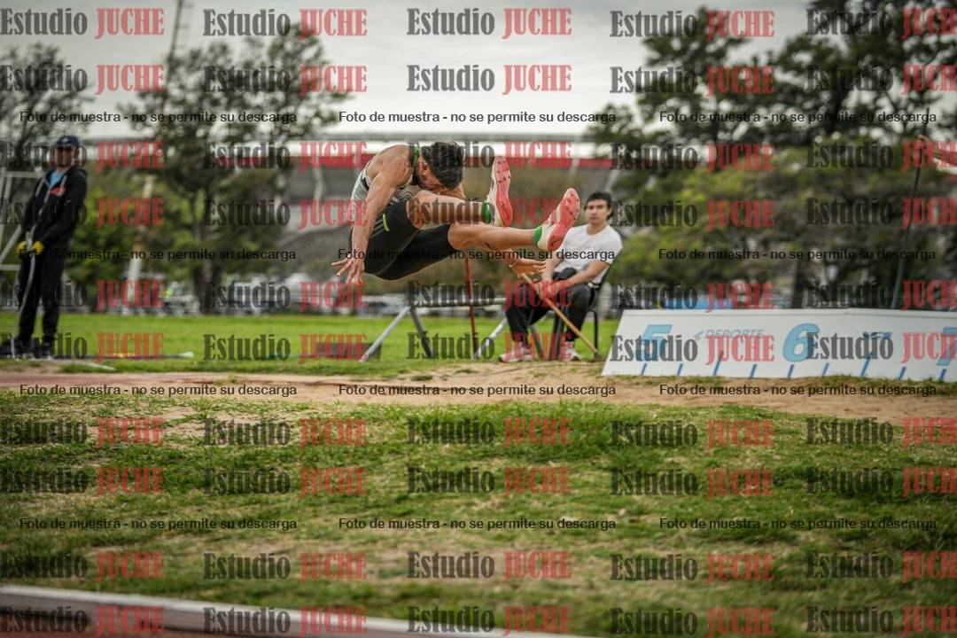 Fotos del salto en largo de varones