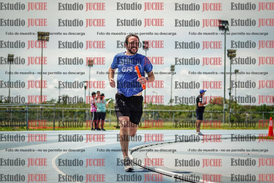 Fotos durante el transcurso de los relevos 20' para running teams - serie 1