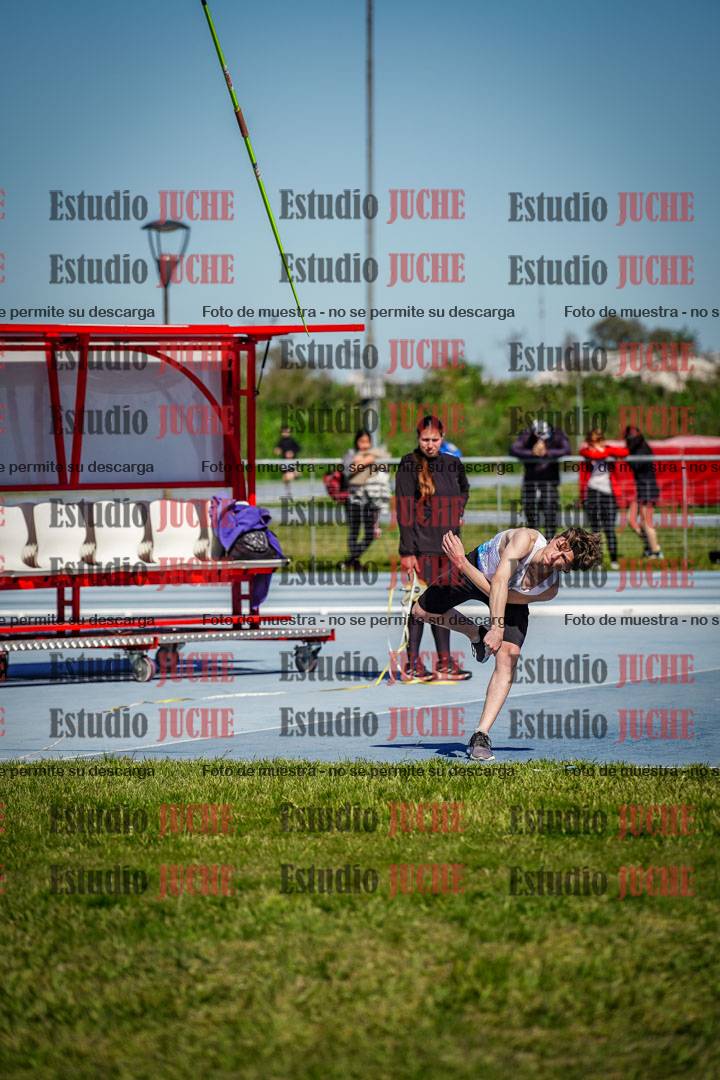 Fotos del lanzamiento de jabalina de mujeres y varones - U15