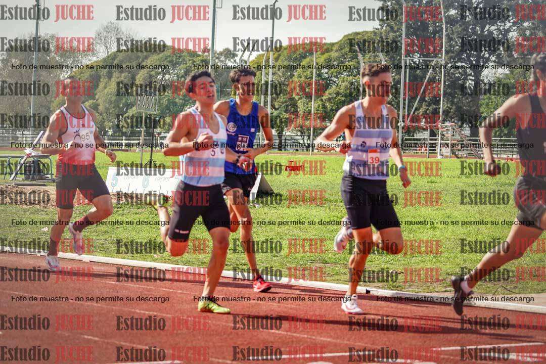 Fotos de los 800 m llanos de varones
