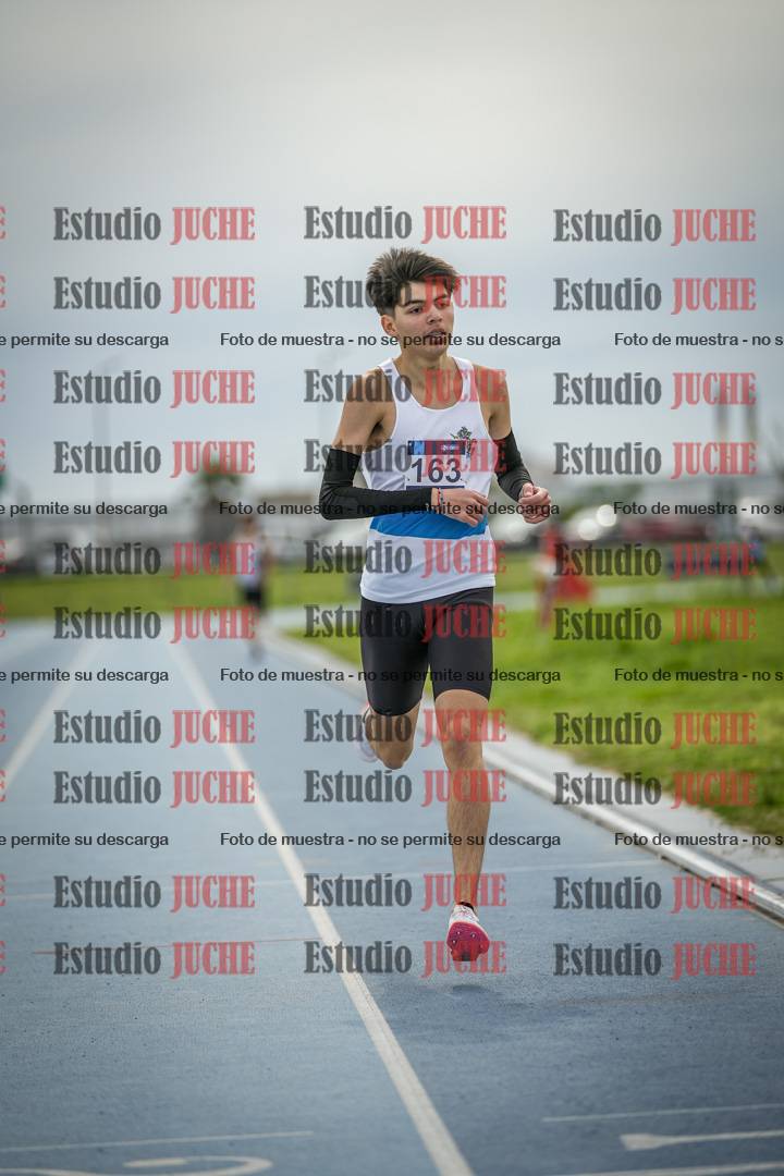 Fotos de los 800 m llanos de varones - U17