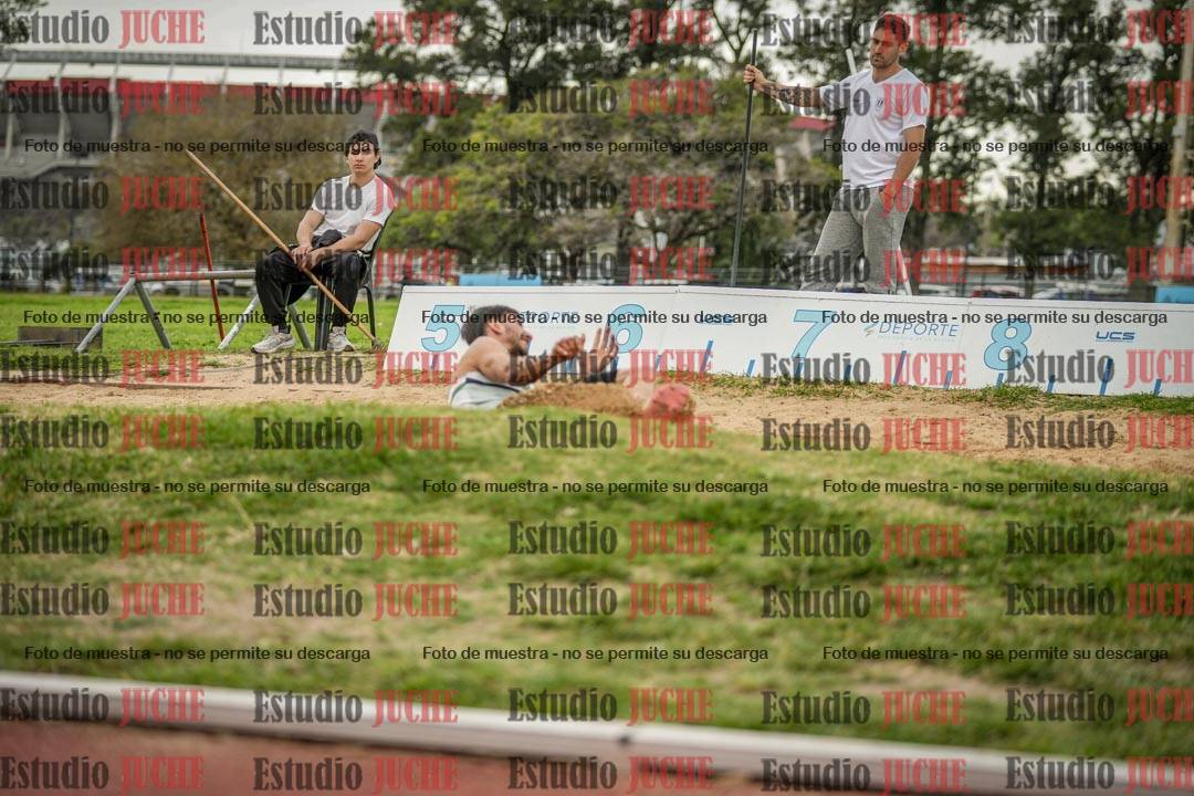 Fotos del salto en largo de varones