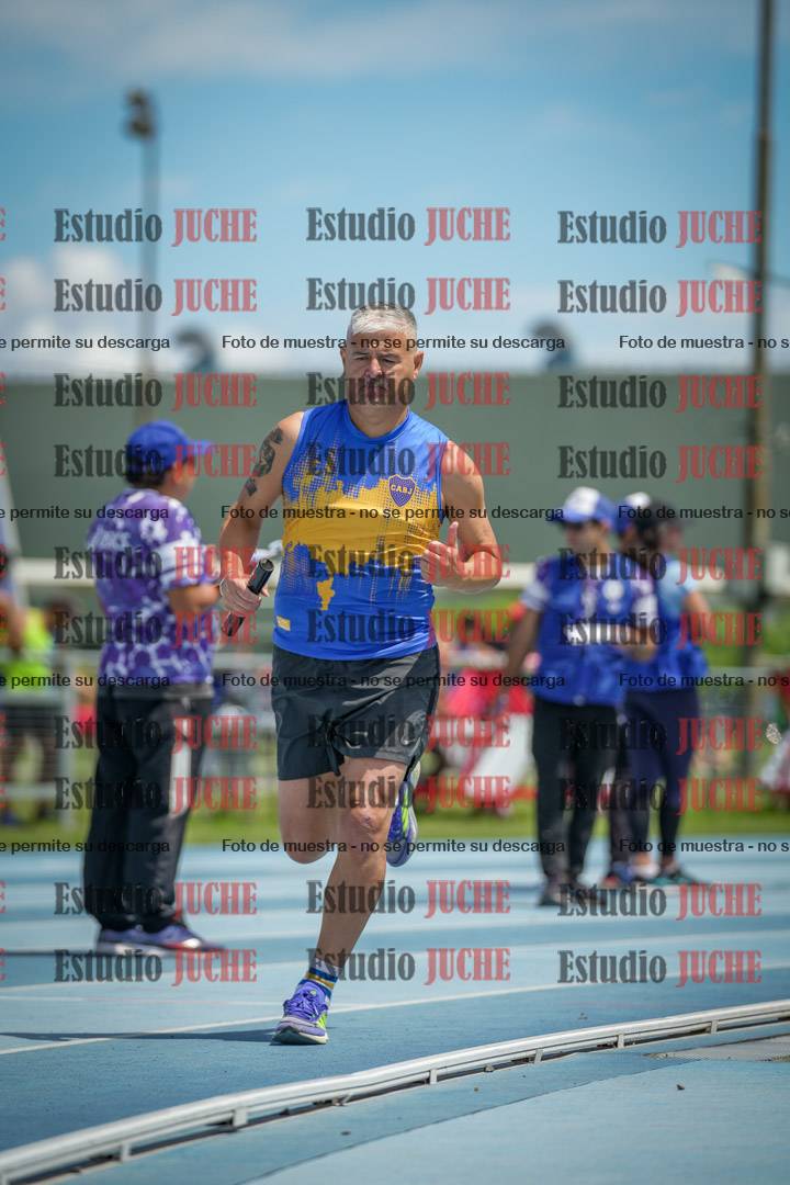 Fotos durante el transcurso de los relevos 20' para running teams - serie 1