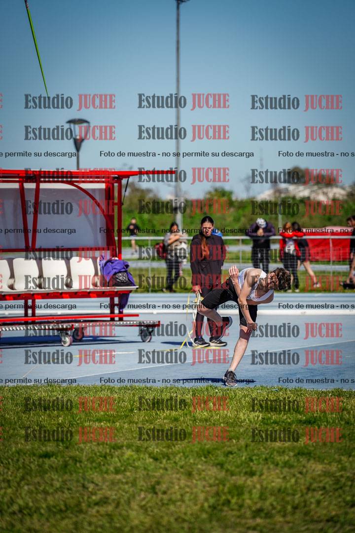 Fotos del lanzamiento de jabalina de mujeres y varones - U15