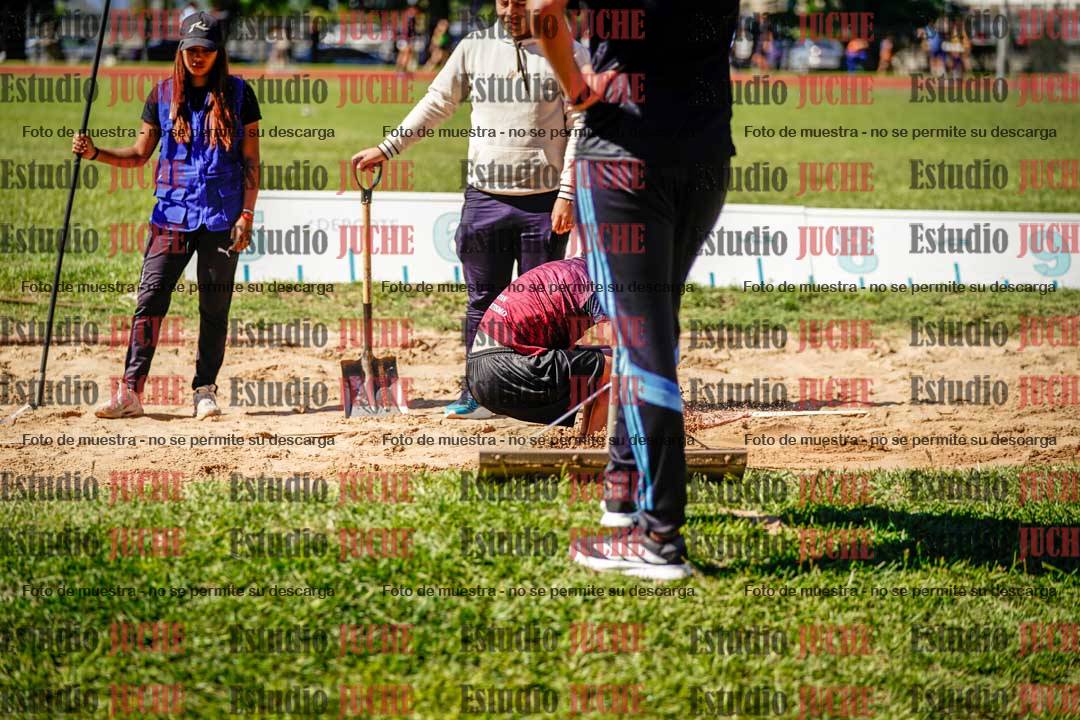Fotos del salto en largo de varones