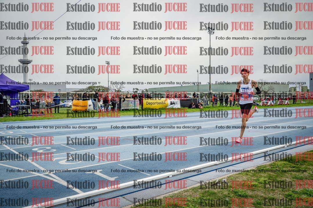 Fotos de los 800 m llanos de varones - U17