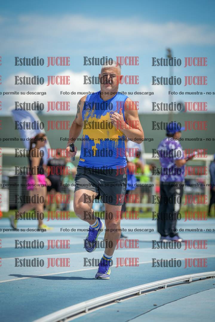 Fotos durante el transcurso de los relevos 20' para running teams - serie 1