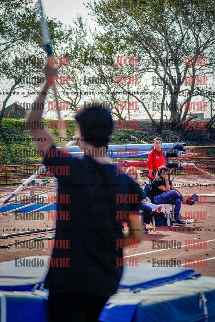 Fotos del salto con garrocha de varones - FINAL