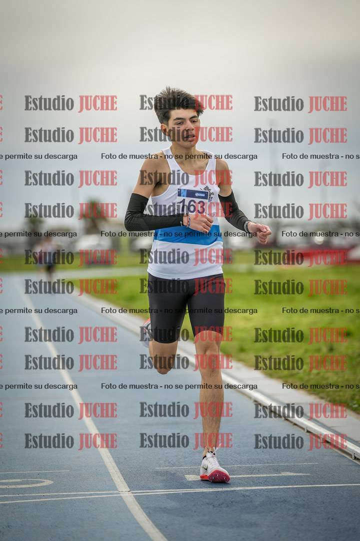 Fotos de los 800 m llanos de varones - U17