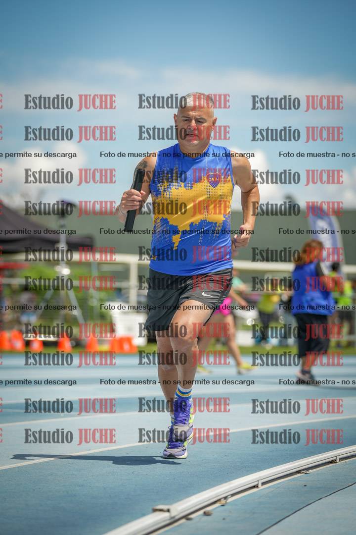 Fotos durante el transcurso de los relevos 20' para running teams - serie 1