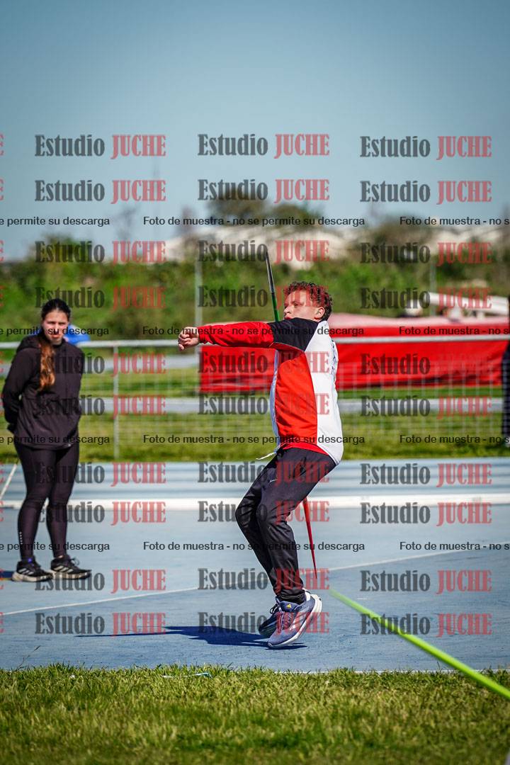 Fotos del lanzamiento de jabalina de mujeres y varones - U15