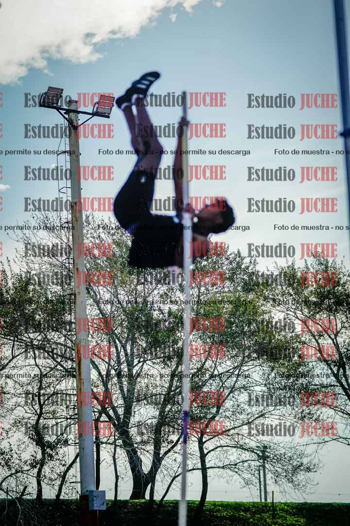 Fotos del salto con garrocha de varones - FINAL
