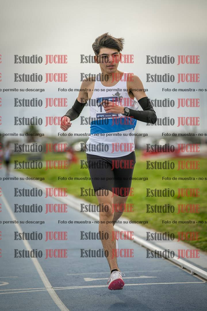 Fotos de los 800 m llanos de varones - U17