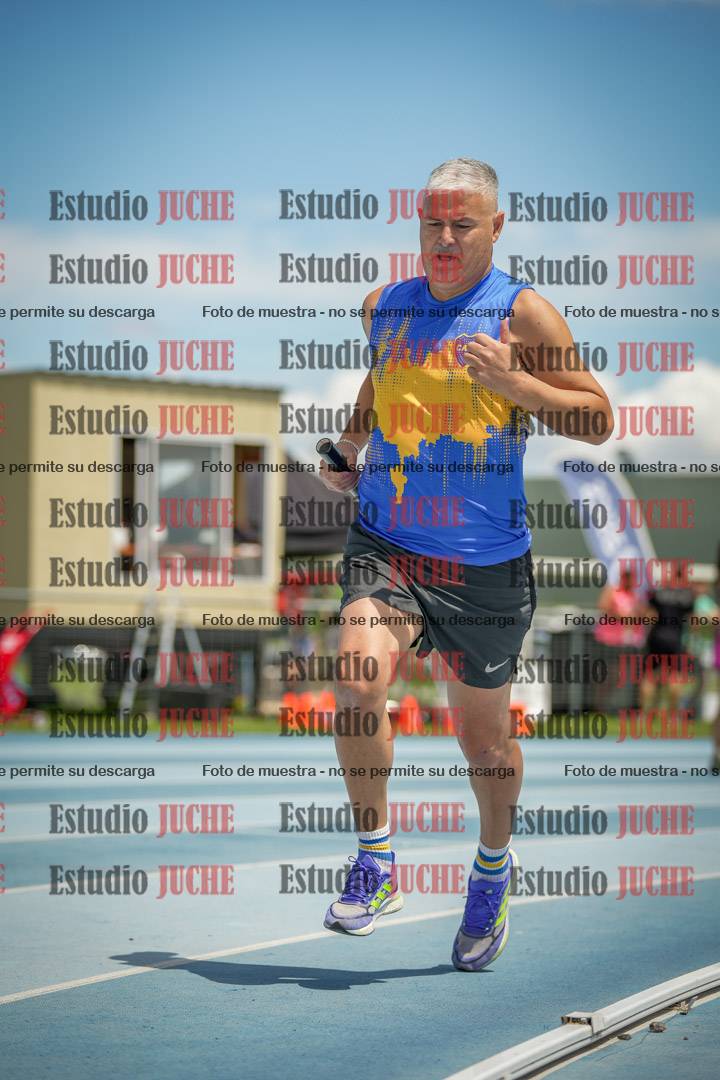 Fotos durante el transcurso de los relevos 20' para running teams - serie 1