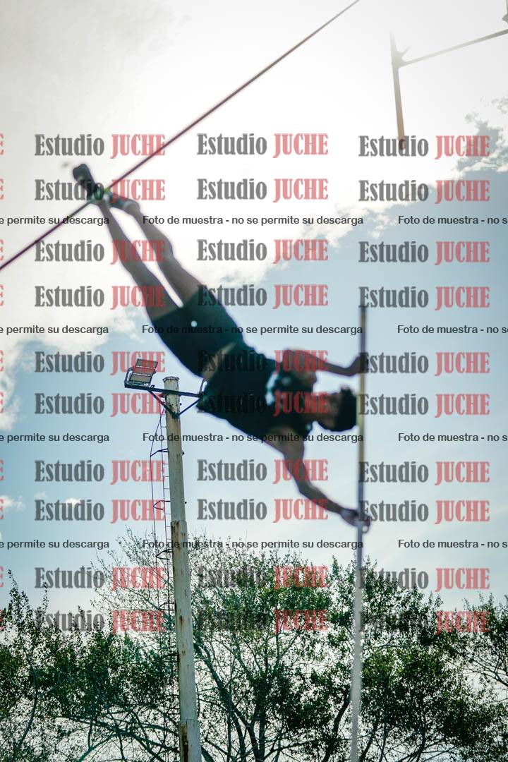 Fotos del salto con garrocha de varones - FINAL