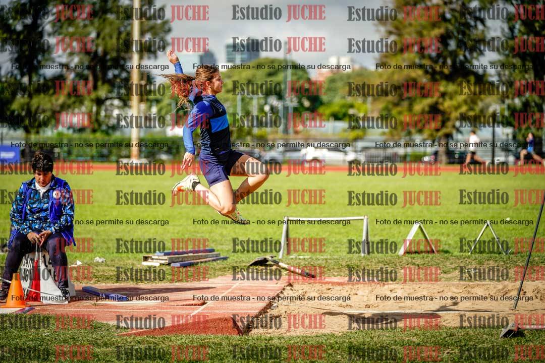 Fotos del salto en largo de mujeres