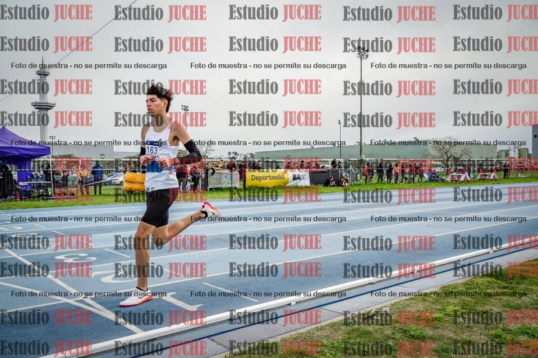 Fotos de los 800 m llanos de varones - U17