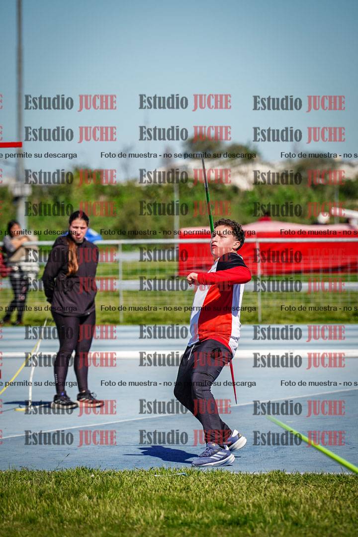 Fotos del lanzamiento de jabalina de mujeres y varones - U15