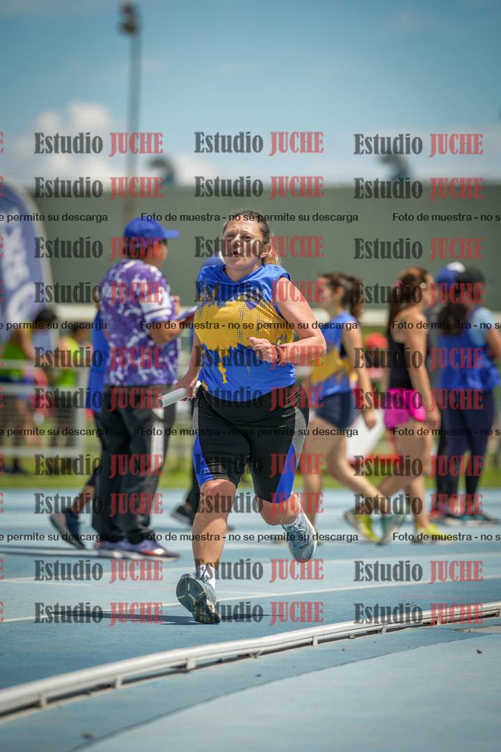 Fotos durante el transcurso de los relevos 20' para running teams - serie 1