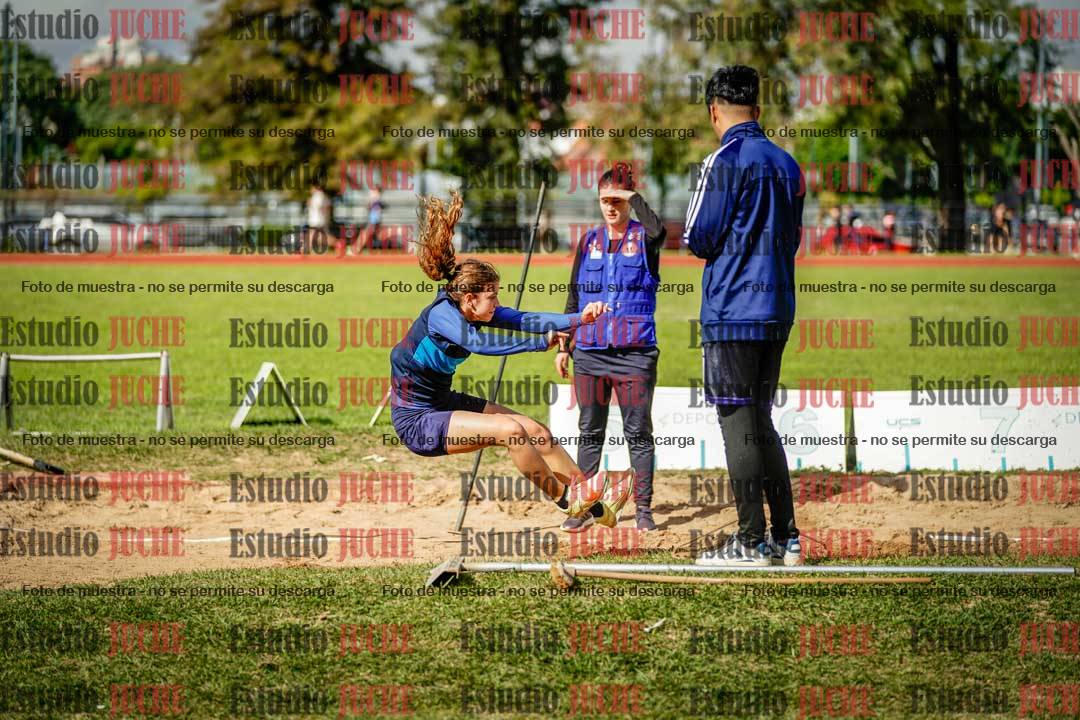 Fotos del salto en largo de mujeres