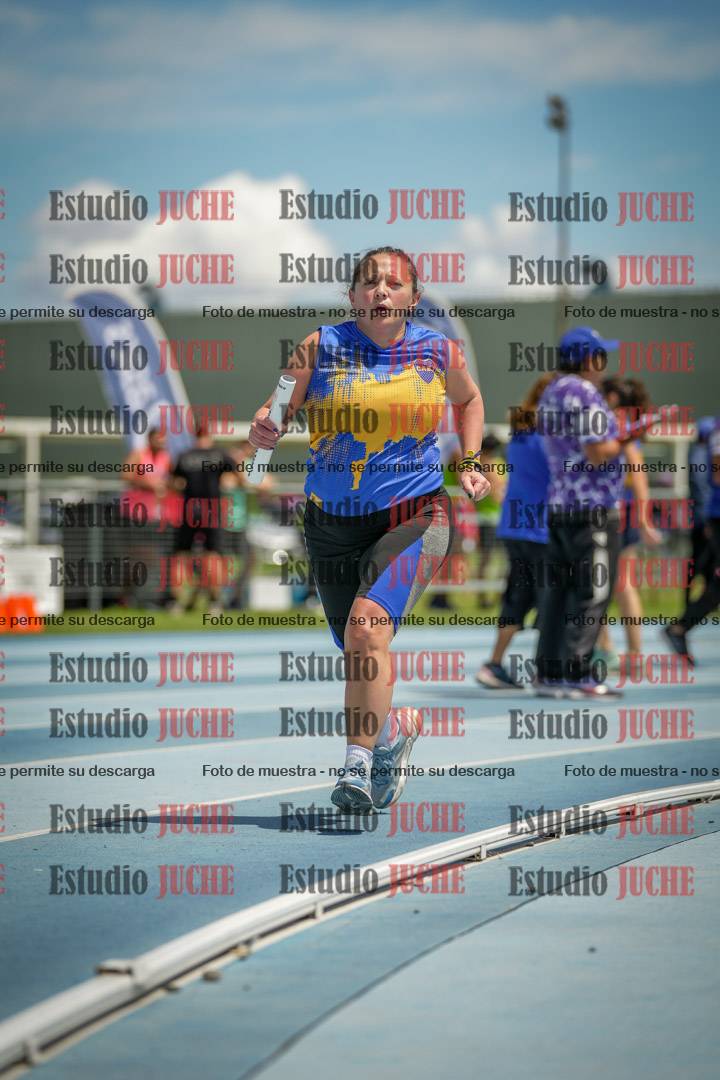 Fotos durante el transcurso de los relevos 20' para running teams - serie 1