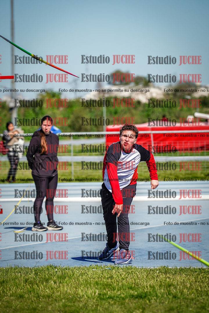 Fotos del lanzamiento de jabalina de mujeres y varones - U15