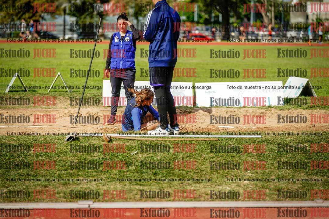 Fotos del salto en largo de mujeres
