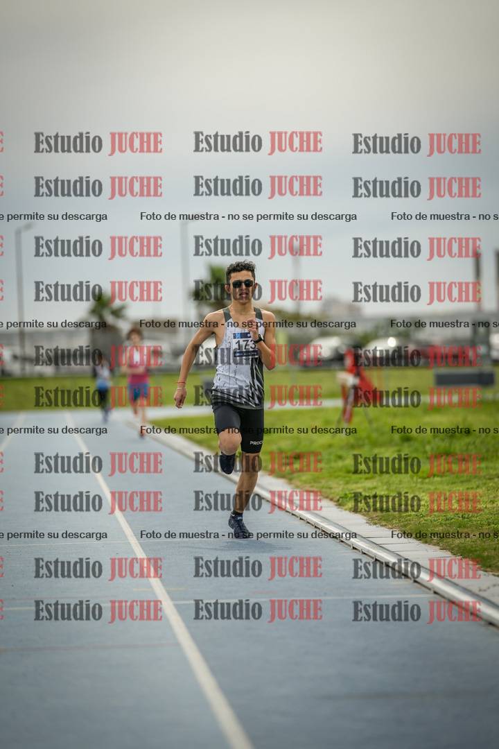 Fotos de los 800 m llanos de varones - U17