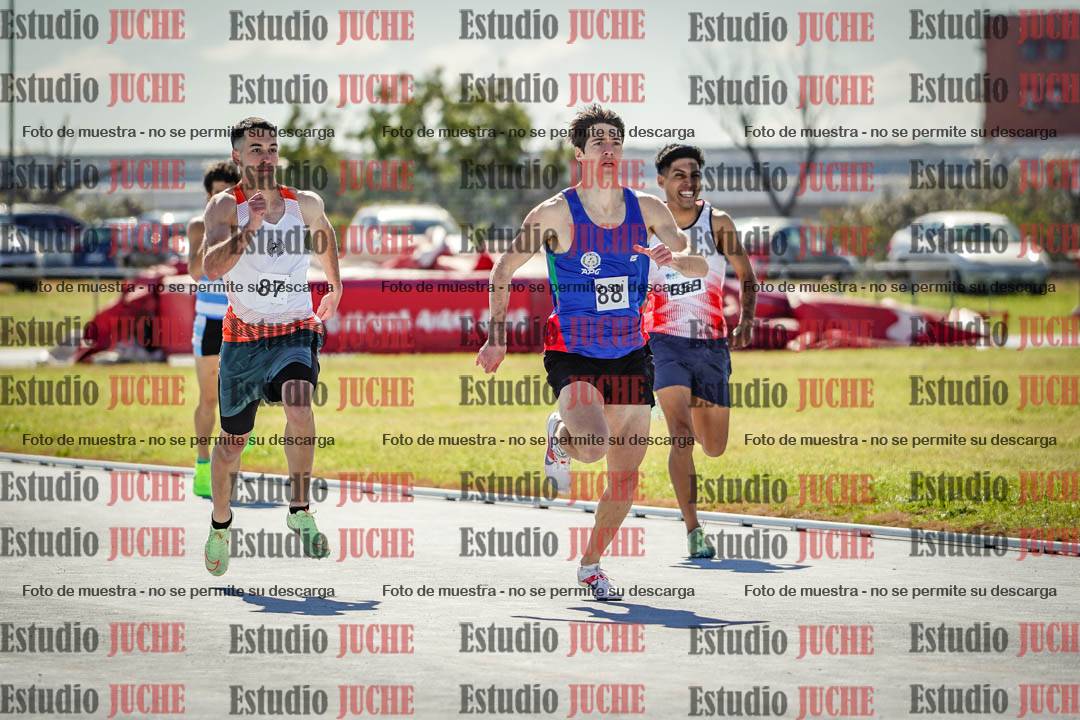 Fotos de los 800 m llanos de varones