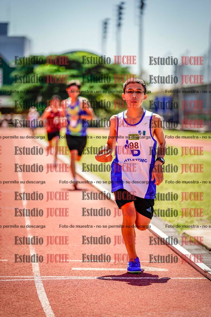 Fotos de los 800 m llanos de varones